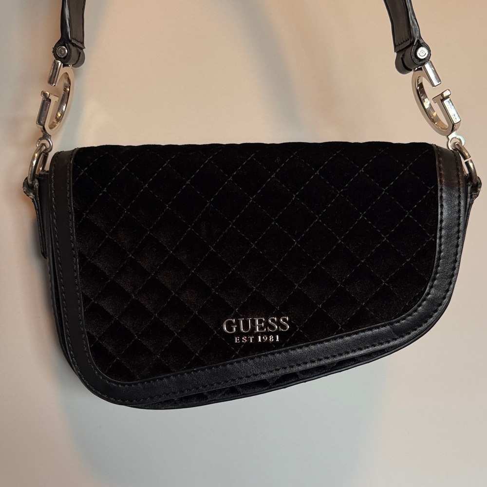 Guess velvet quilted shoulder bag